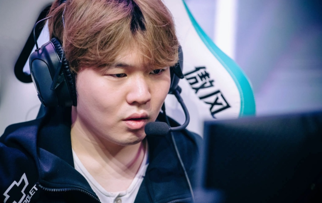 它折射出中 它折射出中